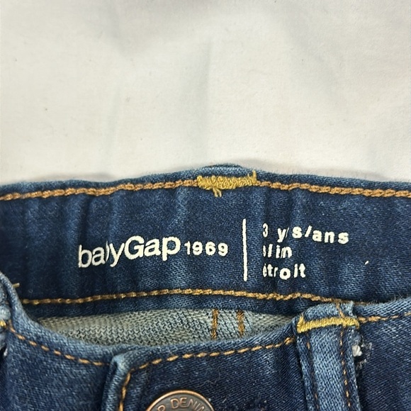 GAP - Straight cut denim jeans. Size 3 - Picture 2 of 4